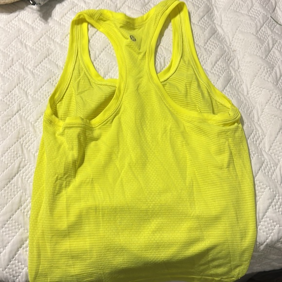 Lululemon Size 4 short racerback tank - Picture 3 of 3